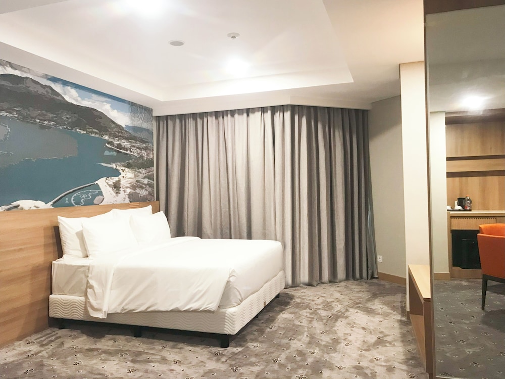 Executive Suite - Photo 3