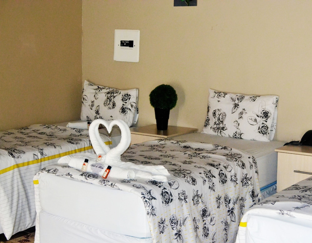 Standard Room, Multiple Beds photo 3