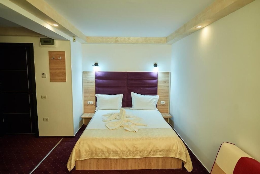 Family Room, 1 Bedroom photo 1