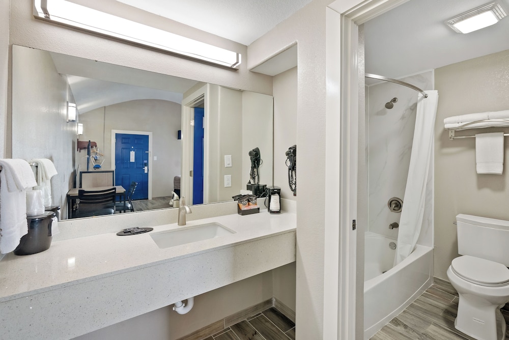 Exclusive Room, 1 King Bed, Balcony, Ocean View - Photo 5