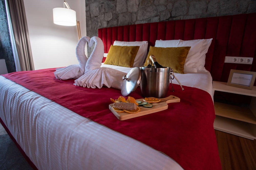 Deluxe Suite (08)