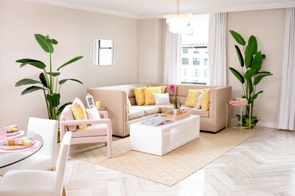Club Suite, 1 Bedroom (Governor Suite, Club Lounge Access)
