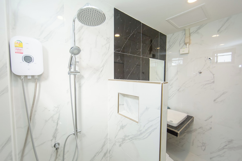 Standard Double Room - Photo 9
