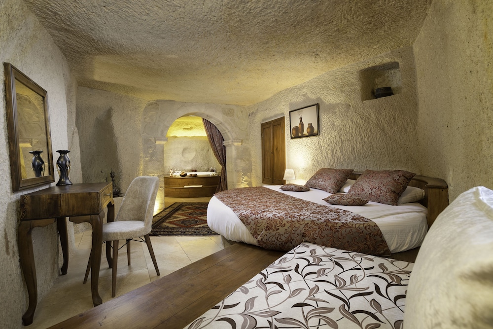 112 King Cave Suit with Jacuzzi photo 1