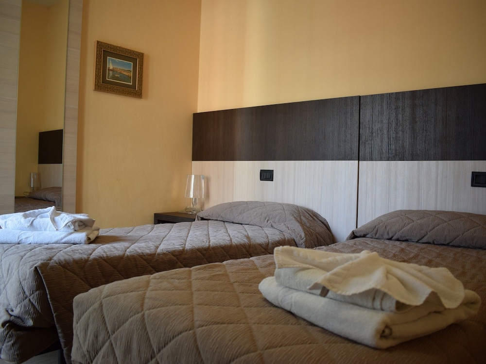 Standard Double Room - Photo 5