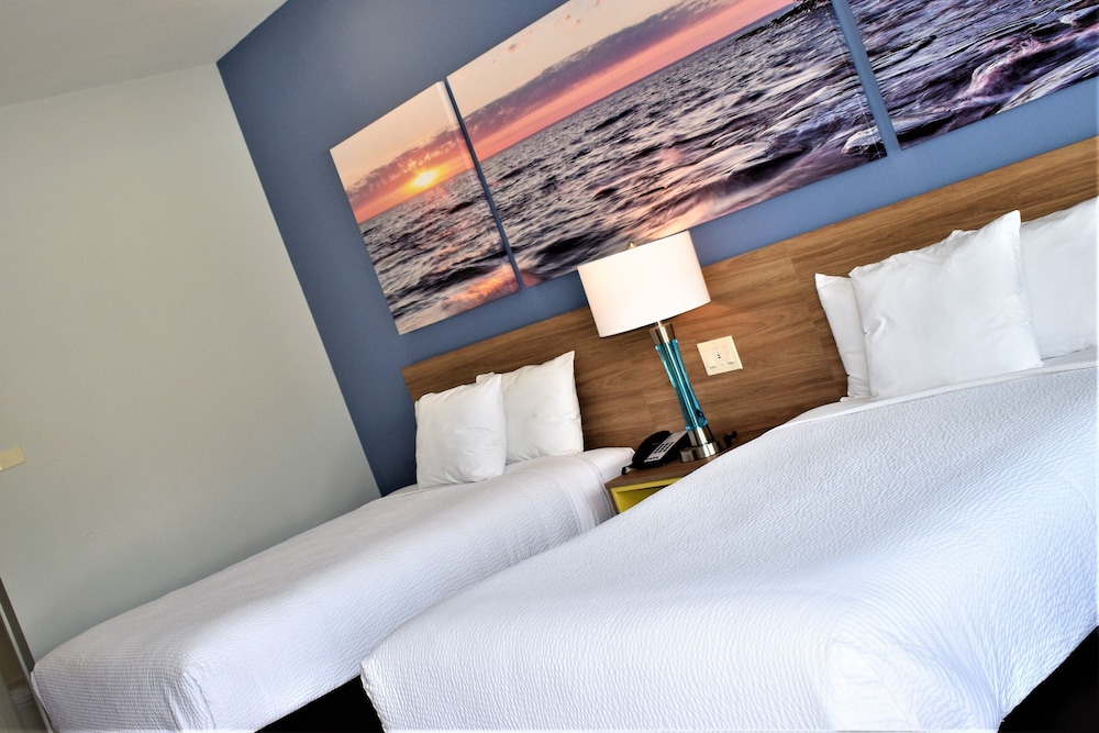 Comfort Room, 2 Queen Beds, Non Smoking - Photo 17