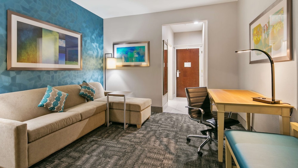 Suite, 1 King Bed, Non Smoking, Refrigerator & Microwave (with Sofabed) - Photo 3