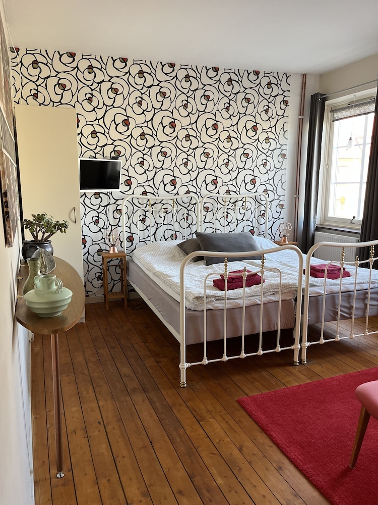 Traditional Double or Twin Room, 1 Queen Bed, Shared Bathroom, City View