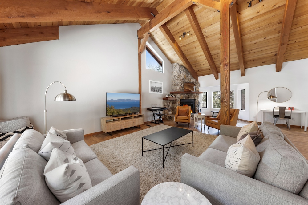 House, Multiple Beds, Patio, Mountain View (Bright & Modern Cabin)