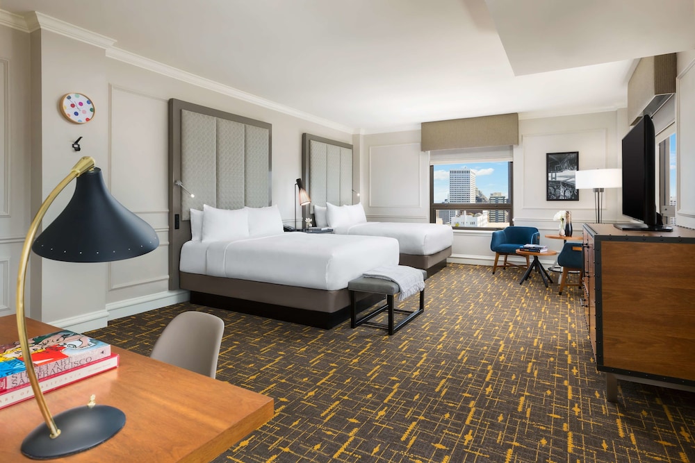 Premier Room, 2 Double Beds, City View thumbnail 5
