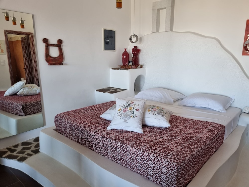 Honeymoon Suite (Ariadne & Dionysus)