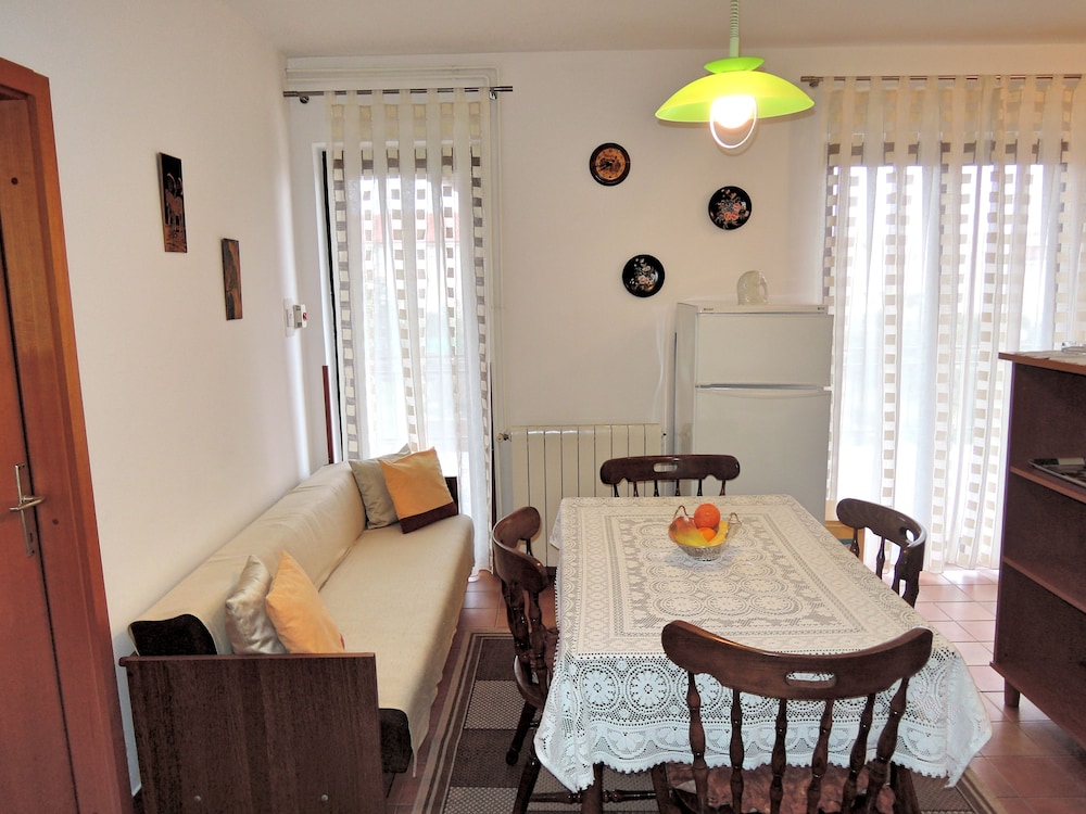 Basic Apartment photo 2