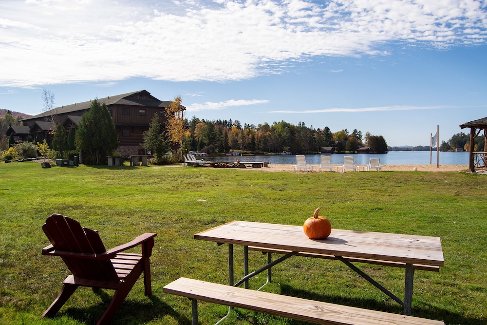 Traditional Cabin, 3 Bedrooms, Beachside photo 2