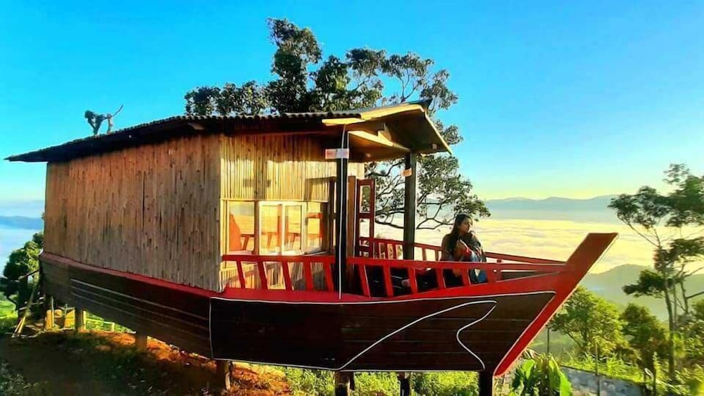 Luxury Cottage, Hill View