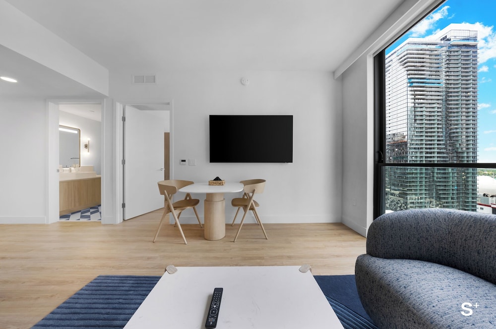 Condo, City View thumbnail 6