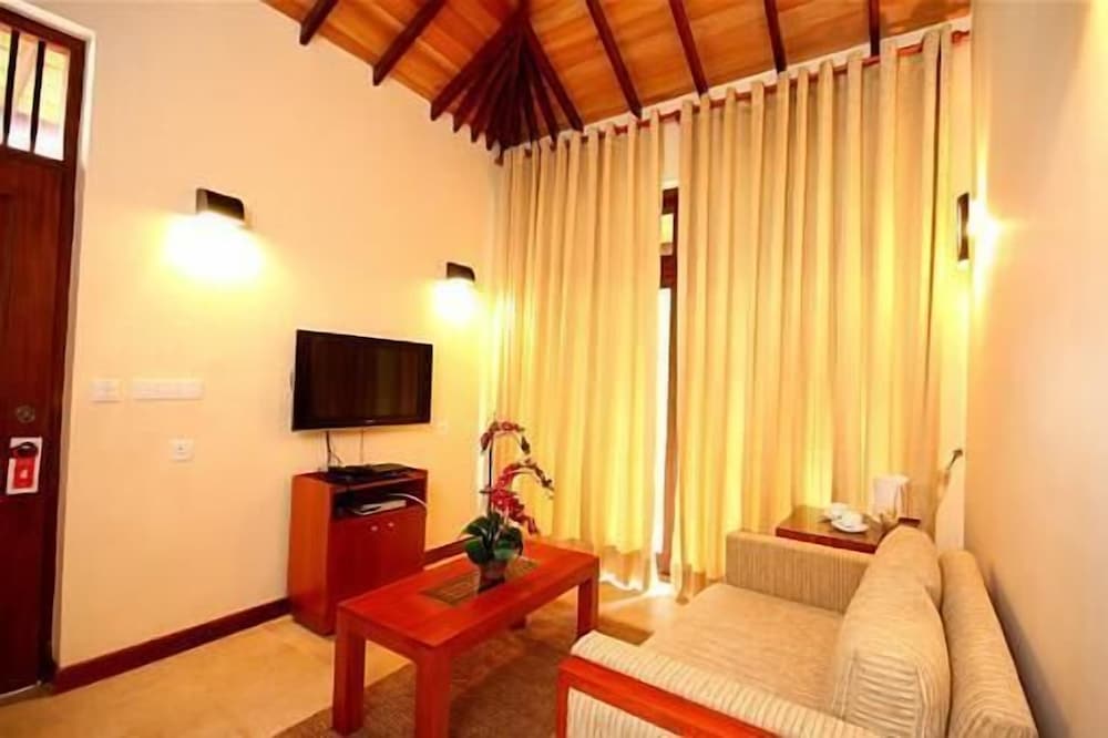 Luxury Villa, Private Pool, Lakeside photo 1