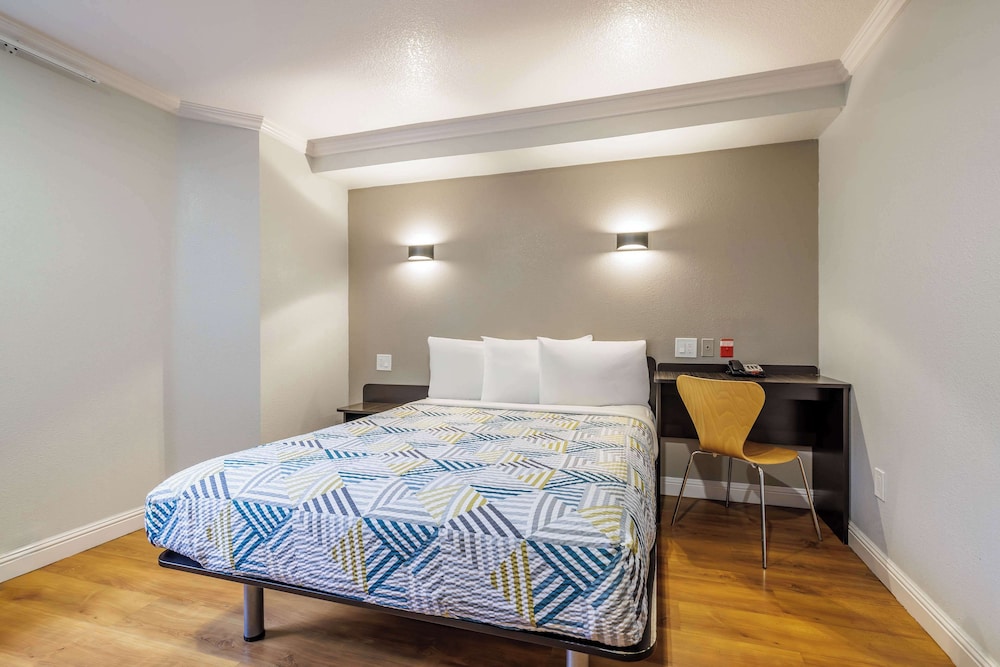 Standard Room, 1 Queen Bed, Accessible, Non Smoking photo 2