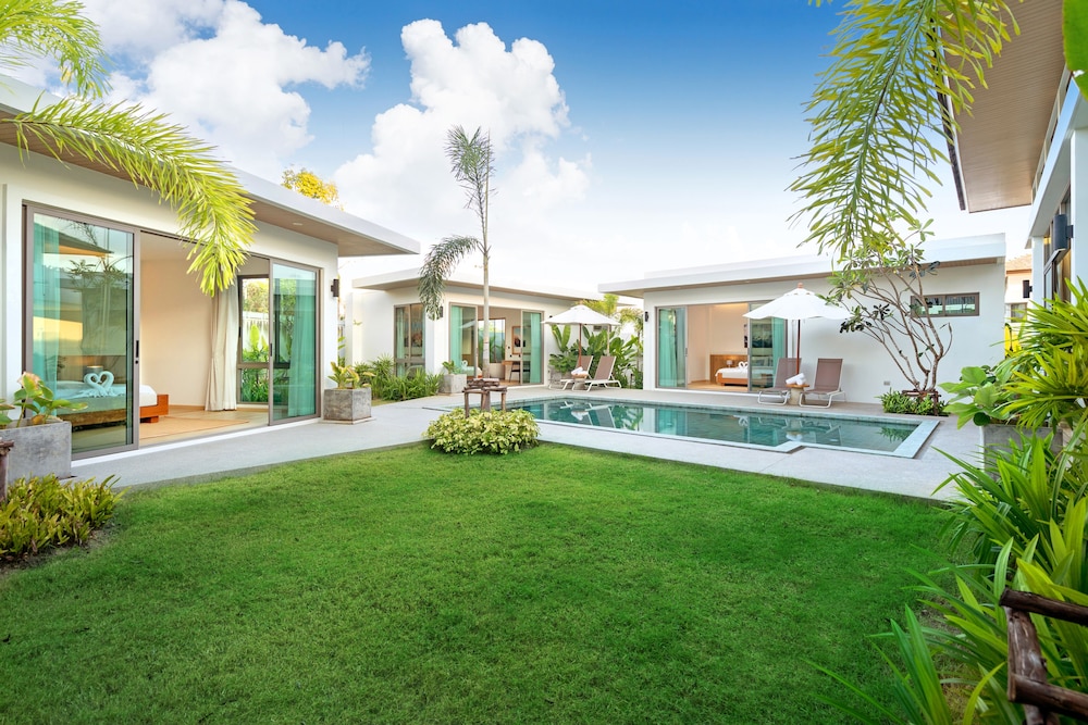 3 Bedroom Grand Deluxe Garden Pool Villa photo 2