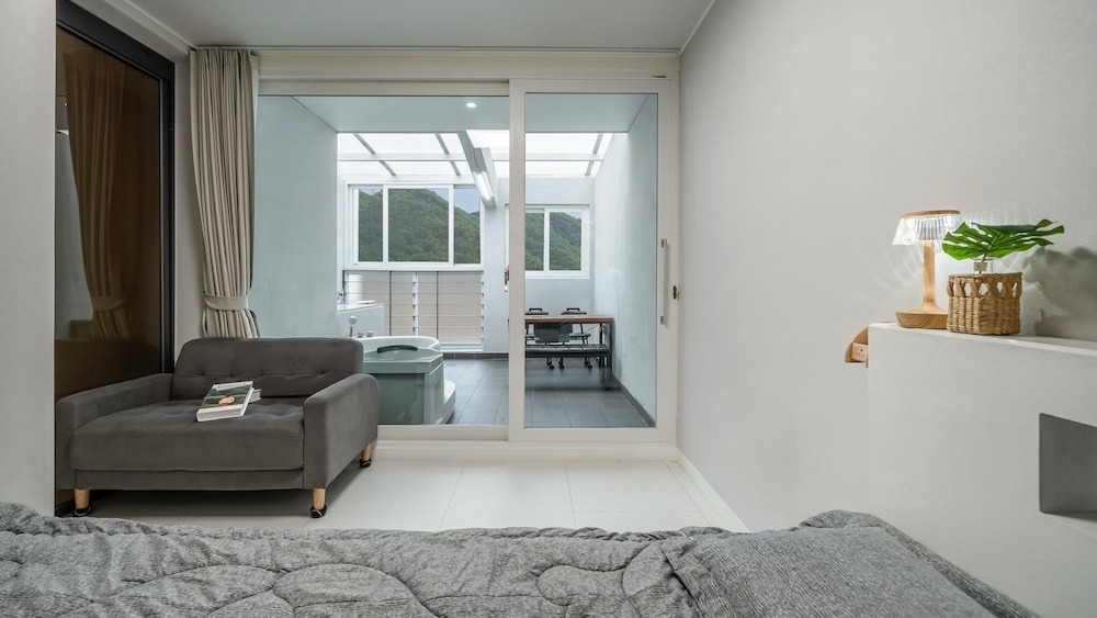 Basic Room, 1 Bedroom (Room 104 (Pool Villa / Spa)) - Photo 7