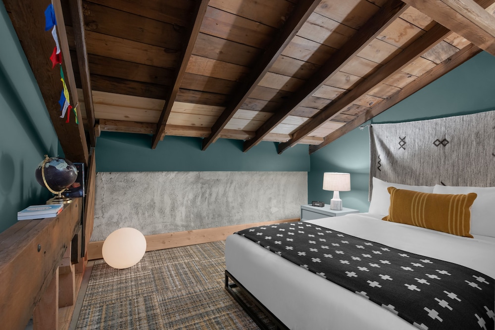 Crash Pad - Photo 1