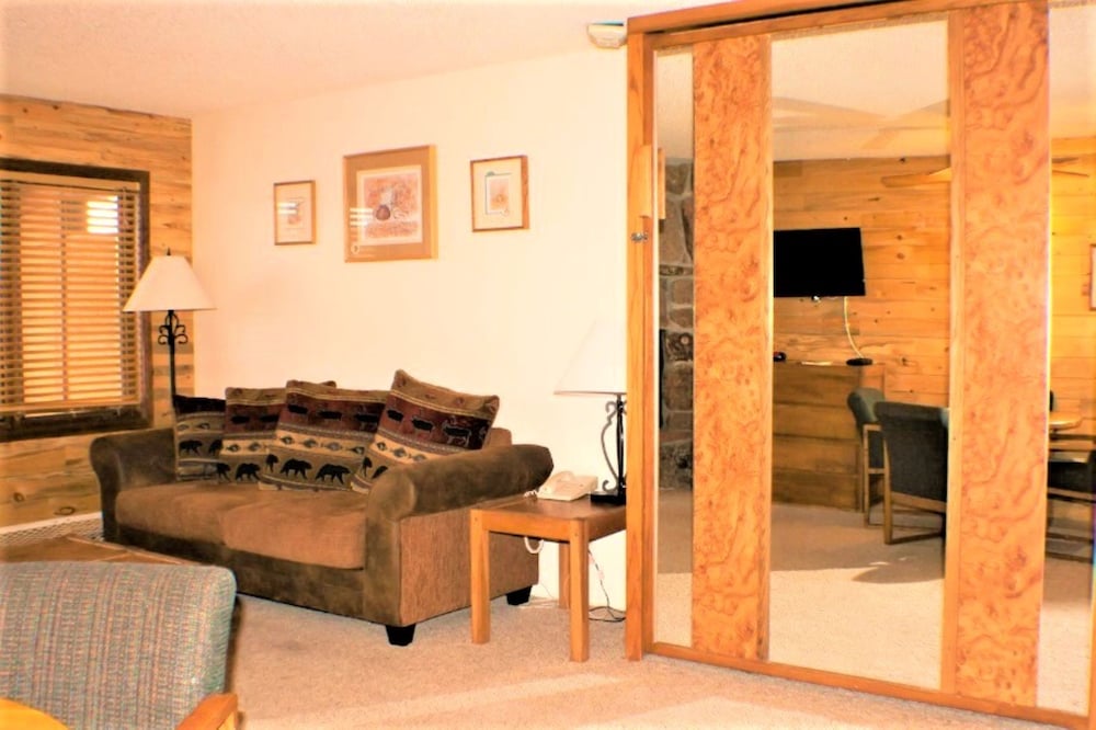 Studio (No Air Conditioning) - Photo 15