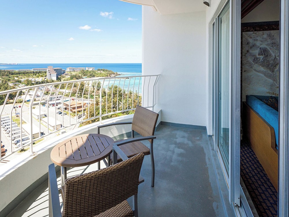 [Premier Twin] Partial Ocean View/Top Floor, 7th Floor Non-Smoking - Photo 6