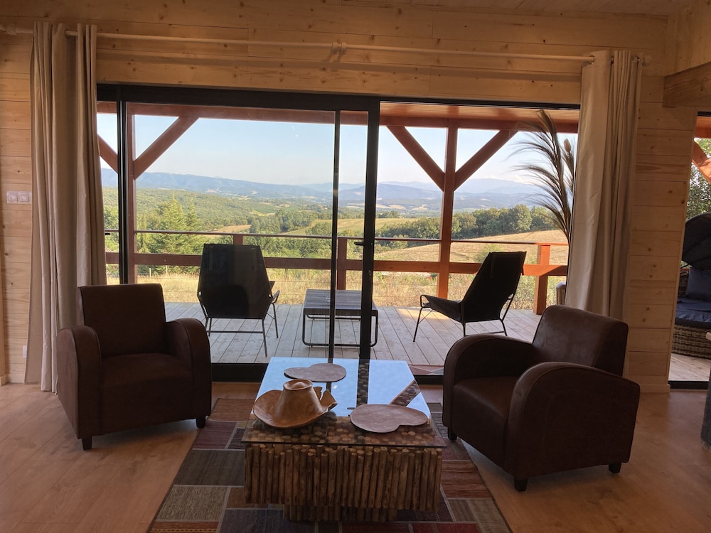 Deluxe Cottage photo 2