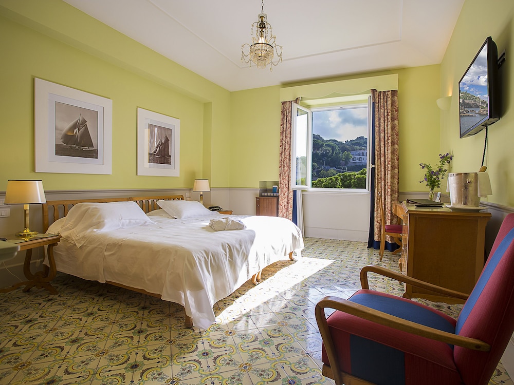 Standard Double Room, Garden View (Window)