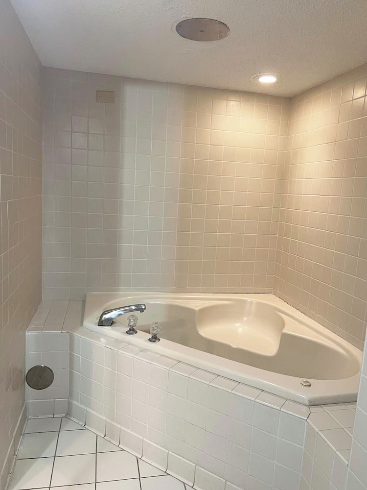 Studio 1 King Suite with Jacuzzi & SPA bath Sofa bed Oversized Non smoking photo 1