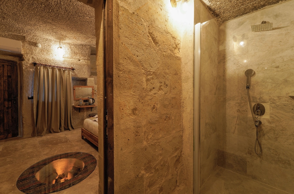 Deluxe Suite - Photo 2