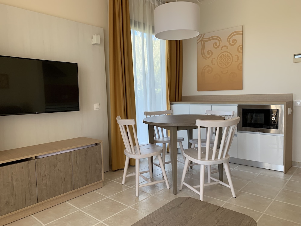 Apartment, 1 Bedroom with Garden, Balcony - Photo 3