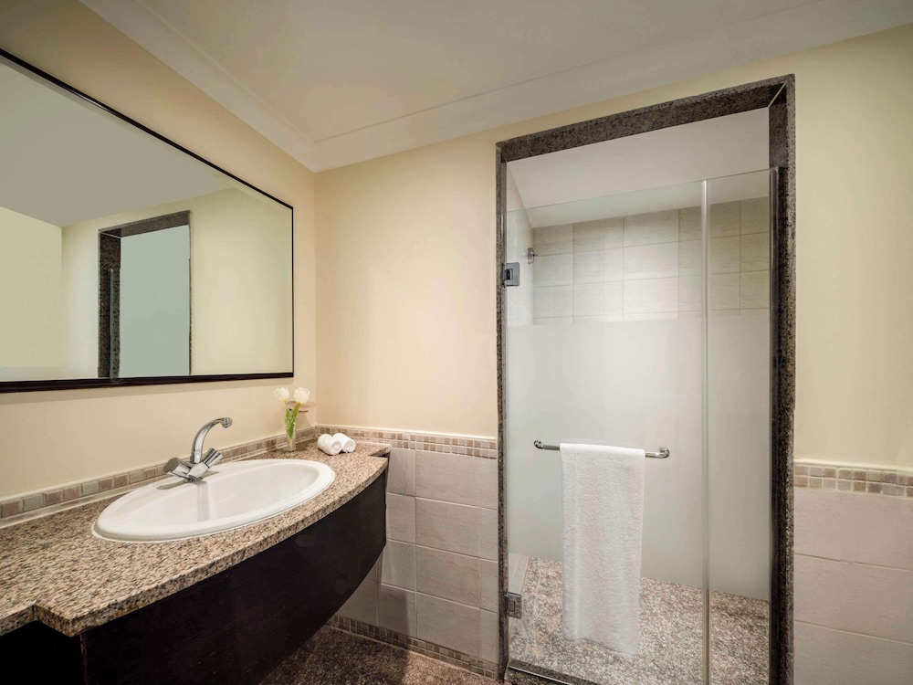 Superior Suite, 1 King Bed (Partial Haram View) - Photo 4