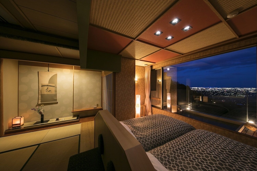Japanese Western Room with Outside Bath (10 Tatami Mats) photo 1