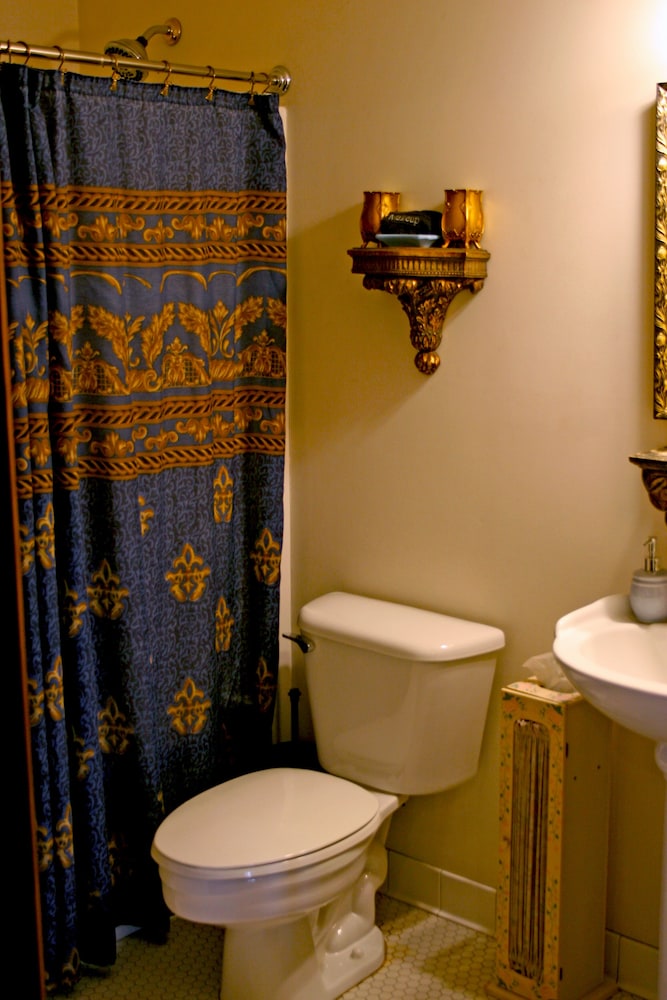 Standard Double Room, Ensuite (Mary Lincoln Suite) photo 3