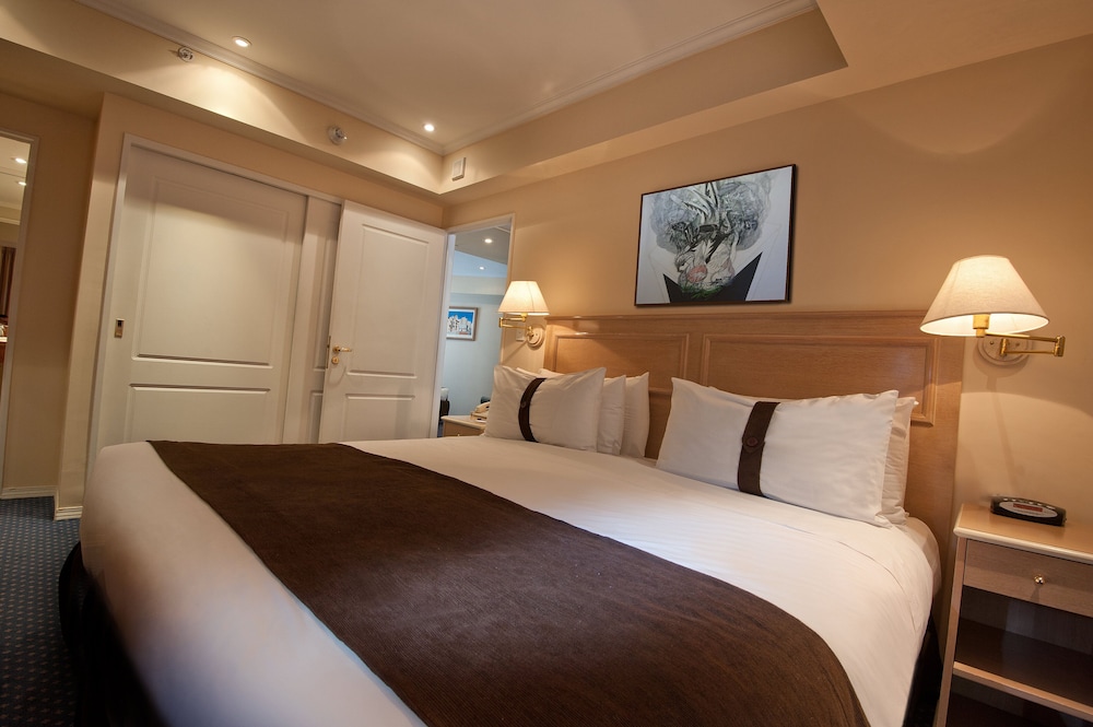 Suite, 1 King Bed, Mountain View (Pool View)