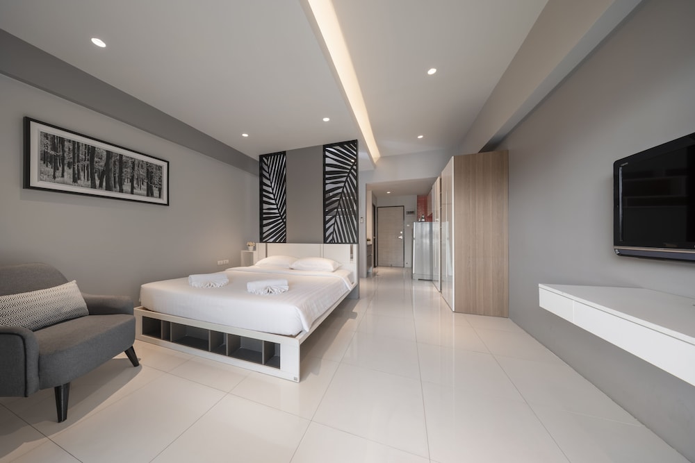Superior King Bed photo 1