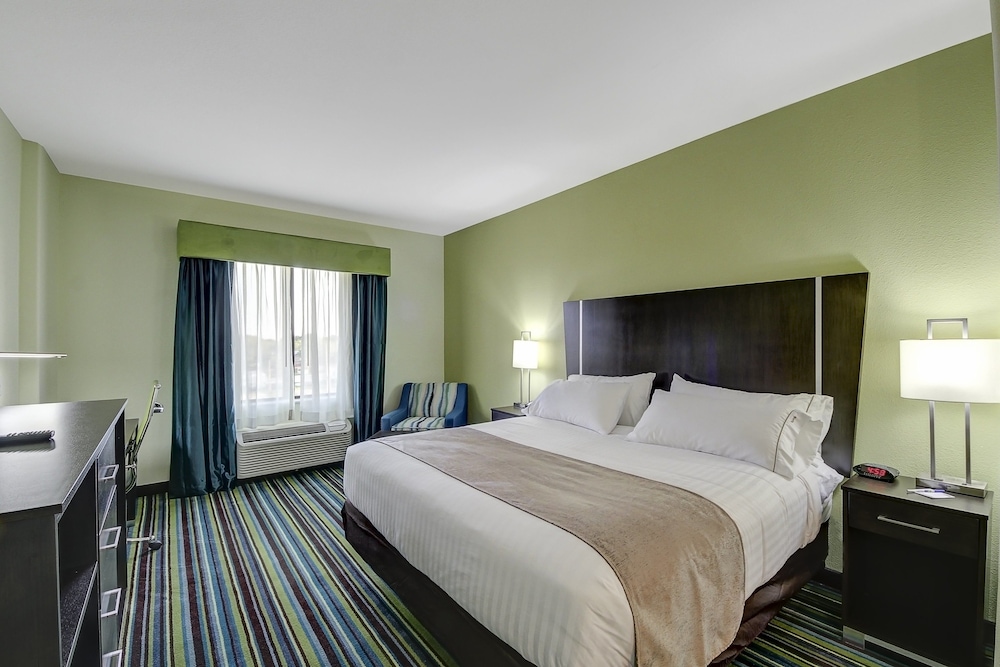 Standard Room, 1 King Bed photo 1