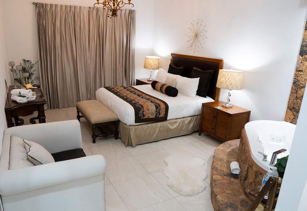 Luxury Room, Hot Tub, Mountain View photo 3
