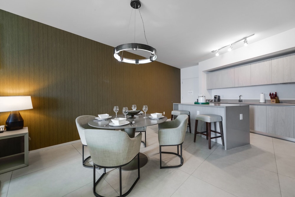Luxury Condo, 1 Bedroom, Ocean View photo 2