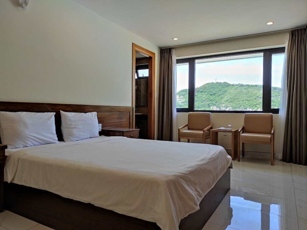 Deluxe Room, Mountain View - Photo 2
