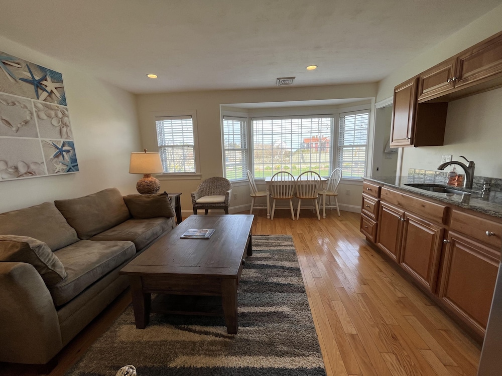 E2