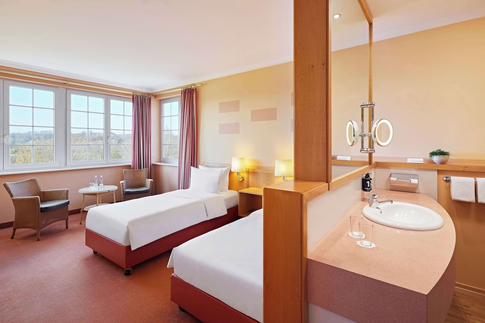 Room, 2 Twin Beds, Lake View photo 3