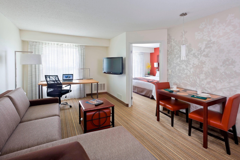 Suite, 1 Bedroom - Photo 1