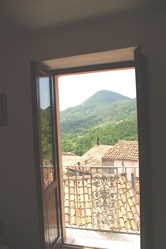 Single Room, Private Bathroom photo 3
