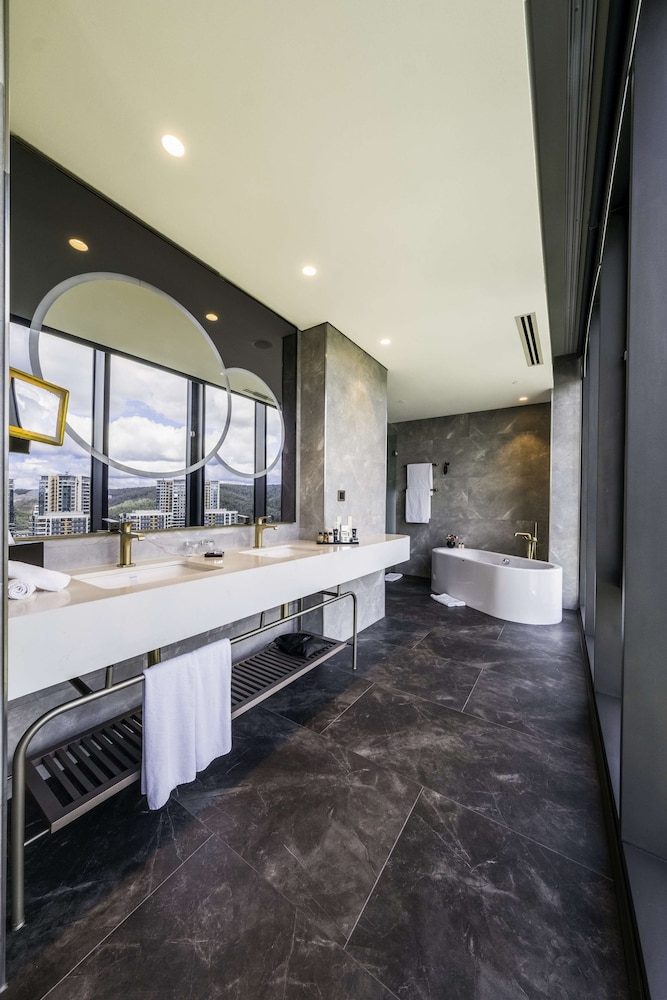 Suite, 1 Bedroom, City View with Lounge Access - Photo 17