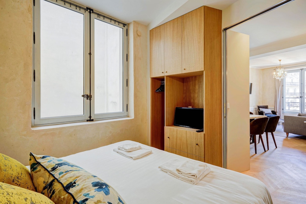 44AS - 1 Bedroom (Street View) photo 2