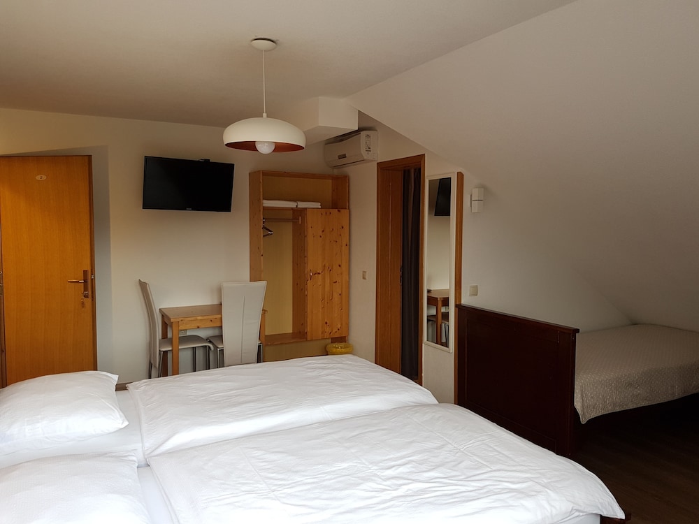 Quadruple Room, Balcony, Park View photo 3
