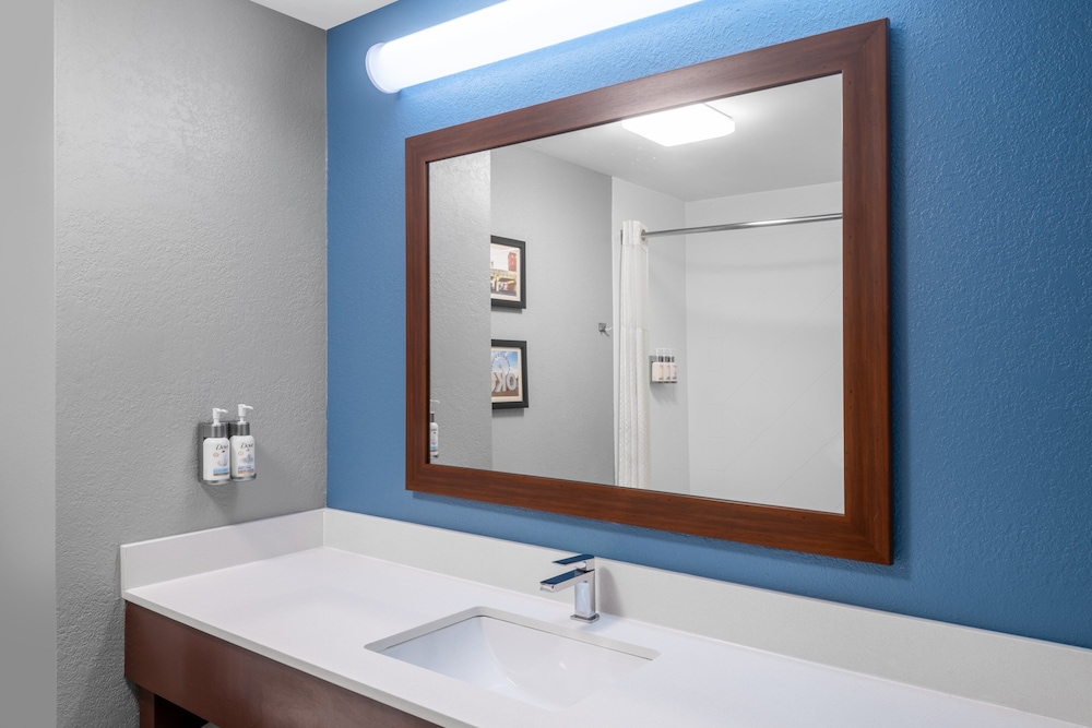 Standard Room, 2 Queen Beds, Mobility Accessible (Communications, Accessible Tub) - Photo 3