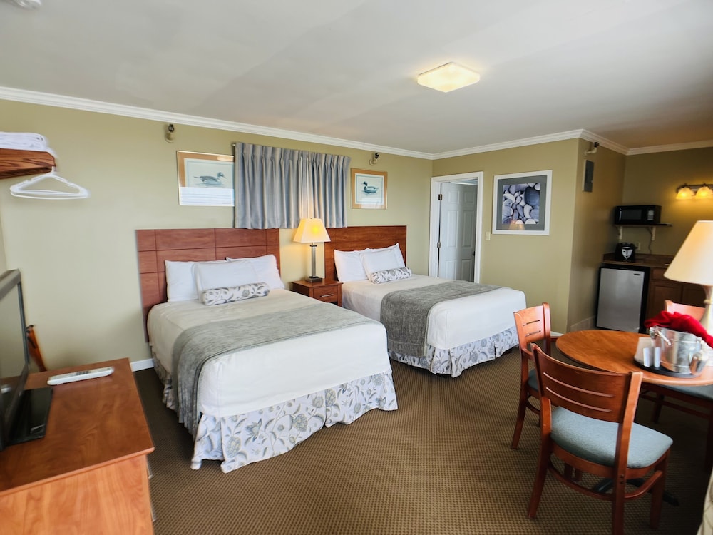 1st Floor, Front Ocean View Room, 2 Double Beds photo 1
