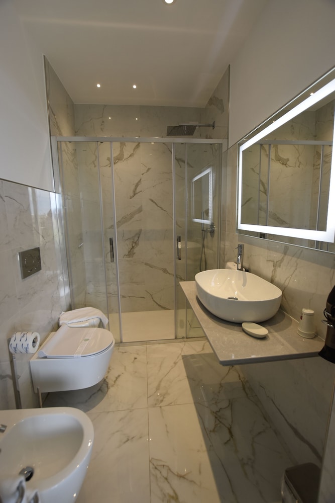 Classic Double Room, Partial Sea View - Photo 9